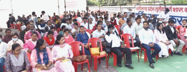 मांगे पूरी होने तक ‘राजस्व’ की हड़ताल जारी रहेगी