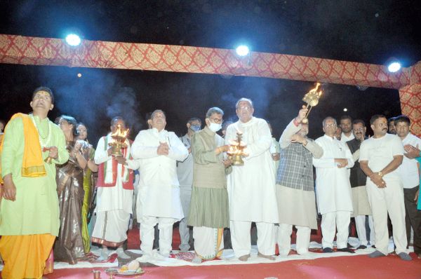 विधानसभा अध्यक्ष ने की महानदी की महाआरती