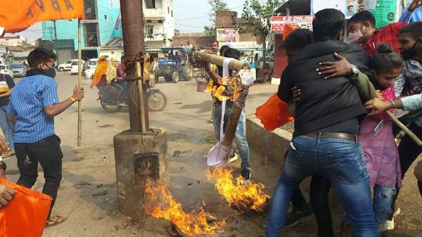 अभाविप ने किया तमिलनाडु के सीएम का पुतला दहन