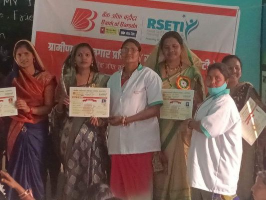 आत्मनिर्भर बनने प्रशिक्षण जरूरी