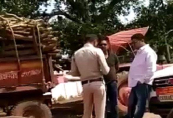 ट्रैक्टर रोकने पर कांग्रेस नेता का गाली देते वीडियो वायरल, जुर्म दर्ज  