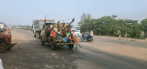 आधी ‘टिकट’  का ऑफर, जान हथेली पर