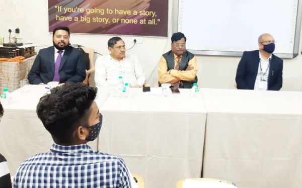 युगांतर में परीक्षा की तैयारी और कैरियर गाइडेंस पर सेमिनार