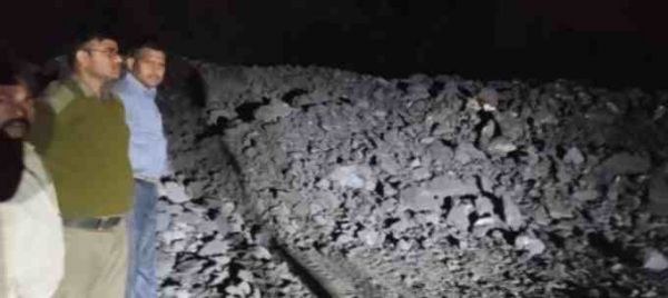 50 टन अवैध कोयला-ट्रैक्टर जब्त