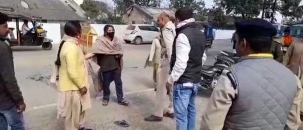 थाने के सामने हत्या के आरोपी की बेटी ने की आत्मदाह की कोशिश