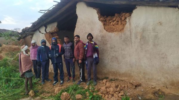 हाथियों ने घर तोड़े, अनाज भी किया चट