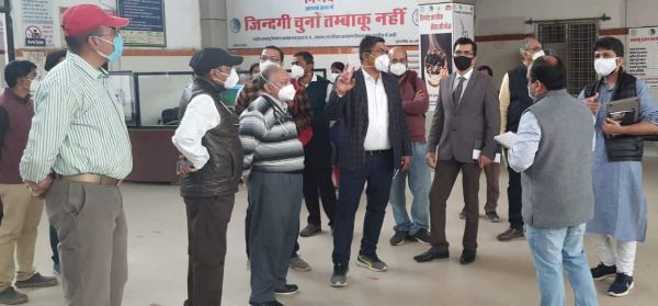 सीडीसी दिल्ली की टीम ने जिला अस्पताल में हाईटैक लैब की स्थापना के लिए किया निरीक्षण