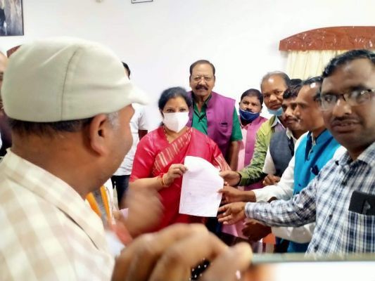 सर्व पिछड़ावर्ग समाज ने पुरंदेश्वरी को सौंपा ज्ञापन