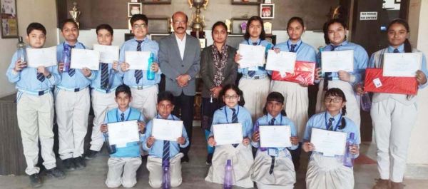 चित्रकला व कविता वाचन में स्कूली बच्चों ने दिखाई प्रतिभा