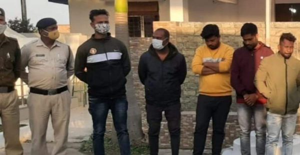 फर्जी तरीके से आदिवासी की जमीन को हथियाने वाले 9 आरोपी चढ़े पुलिस के हत्थे