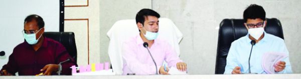 स्वीकृत कार्यों को जल्द पूरा करें- कलेक्टर
