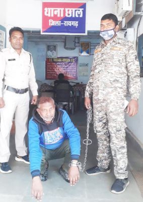 फरार वारंटी को कोरिया में पुलिस  ने पकड़ा