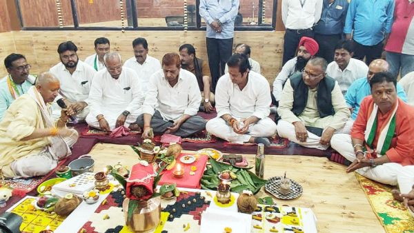 उद्योग और परिवहन एक-दूसरे के संतुलन से ही चल सकते हैं-अकबर