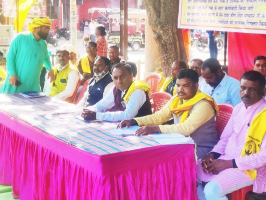 राज्य सरकार आदिवासियों के साथ कर रही है छल- संजय