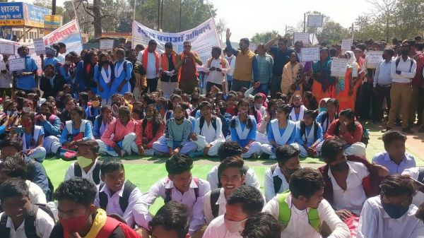 चक्का जाम में शामिल 203 विद्यार्थी प्रायोगिक परीक्षा में किए गए अनुत्तीर्ण