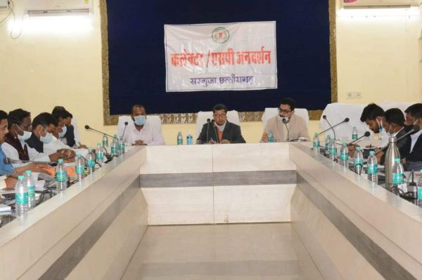 समितियों से धान का उठाव कर गोदामों में करें भण्डारित-कलेक्टर