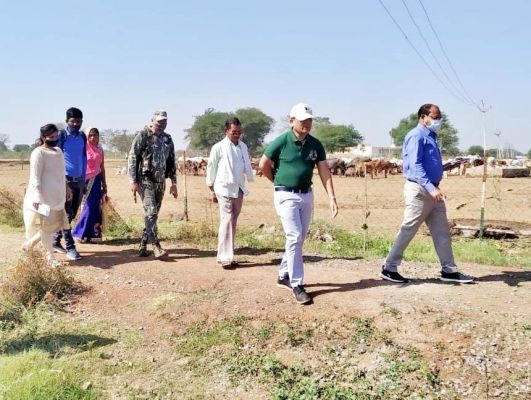 गुरूर और बालोद के गौठानों का निरीक्षण कर गतिविधियों का लिया जायजा