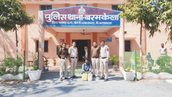 27 लीटर महुआ शराब के  साथ आरोपी गिरफ्तार