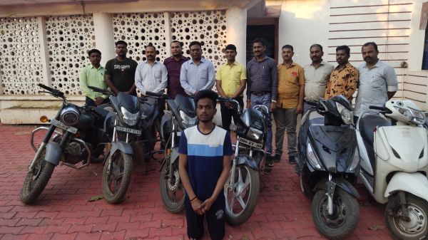 इंटरनेट से सीखकर सूनसान खड़ी दुपहियों की करते थे चोरी, 2 नाबालिग समेत 3 गिरफ्तार