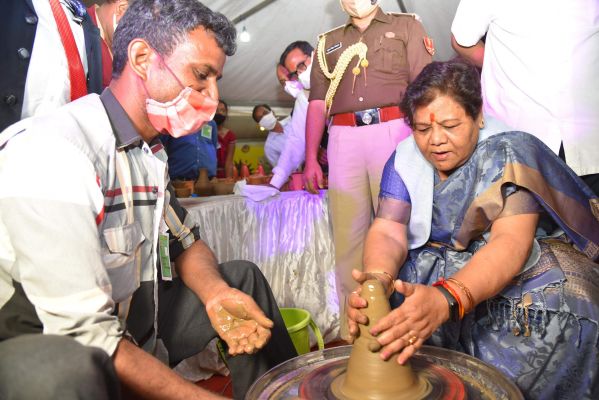 राज्यपाल ने विद्युत चॉक से बनाया कलश