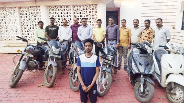 इंटरनेट से सीखकर सूनसान खड़ी दुपहियों की करते थे चोरी, 2 नाबालिग समेत 3 गिरफ्तार