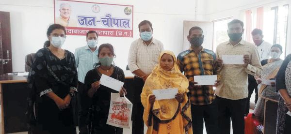 जनचौपाल में मिले 69 आवेदन, दिव्यांगो को बांटे व्हीलचेयर