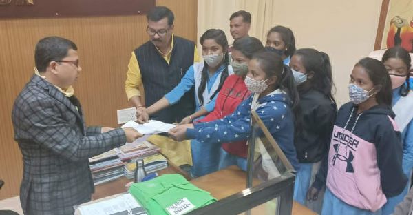 छात्रहित के लिए खाद्य मंत्री आये सामने