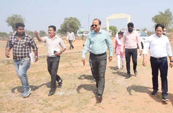 गौठान में स्वसहायता समूह की आय बढ़ाने की दिशा में काम करें