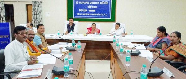 जिपं अध्यक्ष ने अफसरों को लगाई फटकार
