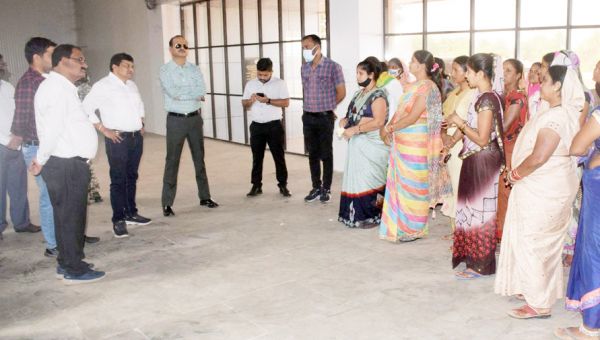 कलेक्टर ने मल्टीयूटीलिटी सेंटर का किया निरीक्षण