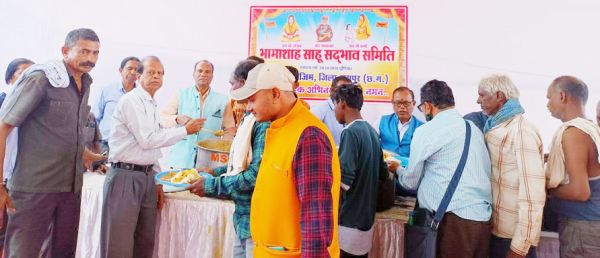 भोजन भंडारे में भामाशाह साहू सद्भाव समिति ने दिया सहयोग