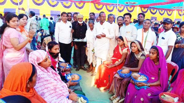 गौठान योजना से किसानों को मिल रहा लाभ-पितांबर