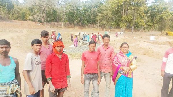 सोनहत-रामगढ़ के पहुंच विहिन क्षेत्रों में पहुंचीं जिपं अध्यक्ष, जानी समस्याएं