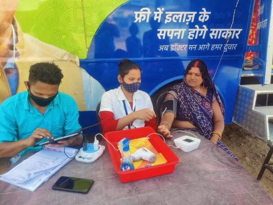 एमएमयू में इलाज से मिली इंदु को हाथ-पैर के दर्द से मुक्ति