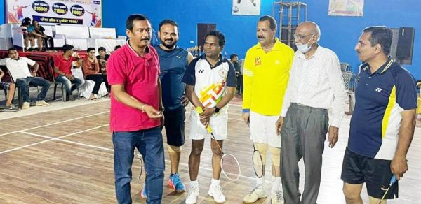 राज्य बैडमिंटन प्रतियोगिता में कलेक्टर ने पूर्व नपं अध्यक्ष को दो सेटों में हराया   