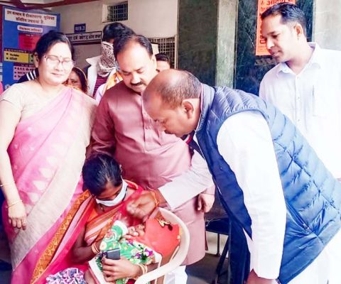 विधायक ने बच्चों को पोलियो दवा पिलाकर की अभियान की शुरूआत