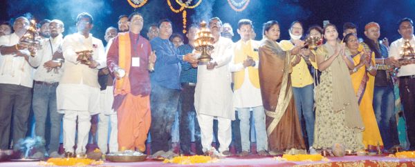 महानदी मैया की विराट एवं विहंगम आरती महासमुंद सांसद महाआरती में हुए शामिल