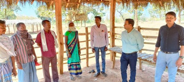 गोठानों को ग्रामीण औद्योगिक पार्क बनाकर समूहों को बनाएं स्वावलंबी