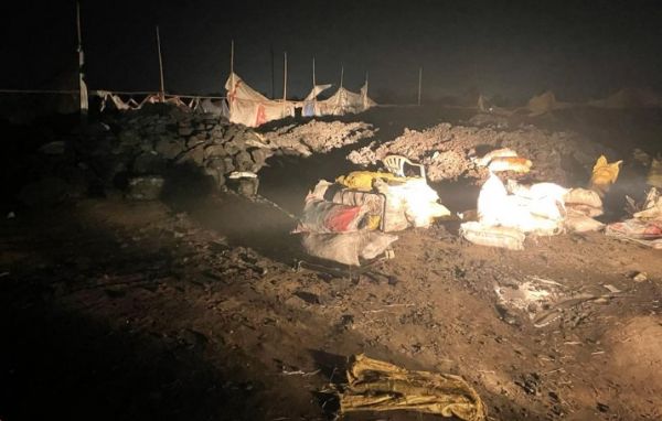 दीपका पुलिस ने मारा देर रात छापा, 120 टन अवैध कोयला जब्त