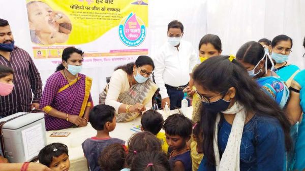 पहले दिन 90 फीसदी बच्चों को पोलियो की खुराक