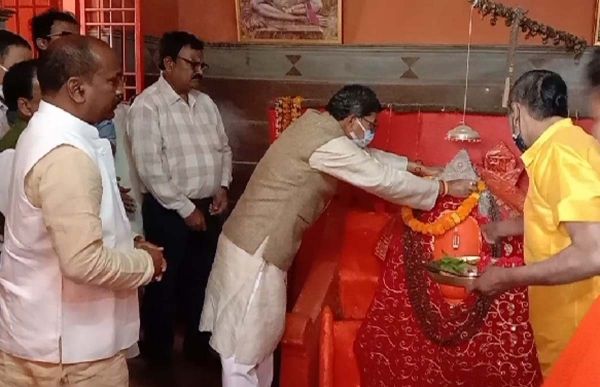 सपरिवार संकटमोचन के दर्शन कर डॉ. महंत ने की प्रदेशवासियों के सुख-समृद्धि की कामना