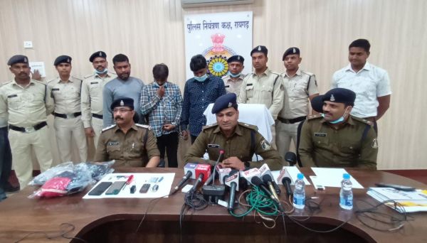 एटीएम क्लोनिंग गिरोह पकड़ाया