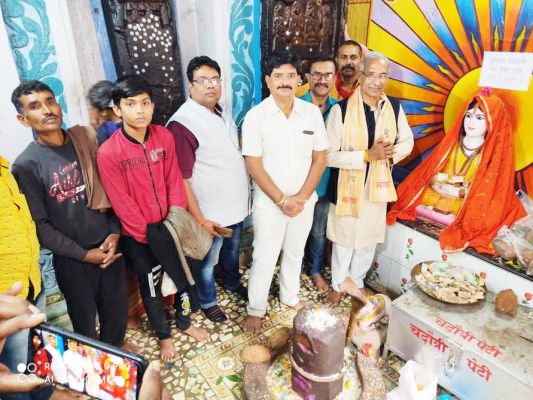 पूर्व सांसद चंदूलाल के जन्मदिन पर बधाई देने लगा रहा तांता