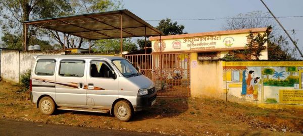 हेल्थ वेलनेस सेंटर का प्रसव कराने से मना, वाहन में बच्चे का जन्म