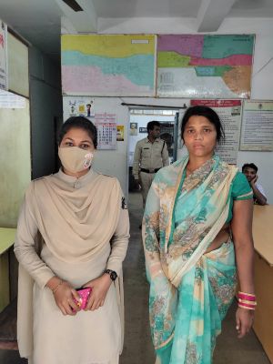 तस्कर पुखराज से खरीदे 5 किलो गांजा संग महिला गिरफ्तार
