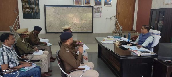 आईजी ने की लंबित प्रकरणों की समीक्षा