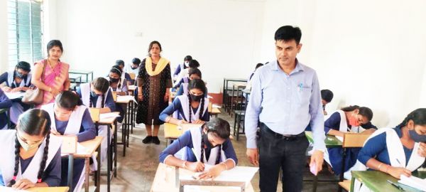 परीक्षा केन्द्रों का उडऩदस्ता दलों ने किया निरीक्षण