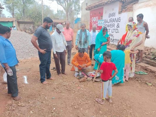 4 लाख की लागत से बनेगा सीसी रोड, भूमिपूजन