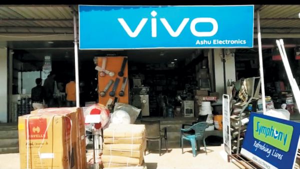 इलेक्ट्रॉनिक दुकान में लाखों की चोरी, सीसीटीवी में कैद