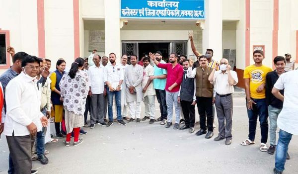 नटवर स्कूल पूर्वजों की थाती, बदलाव बर्दाश्त नहीं